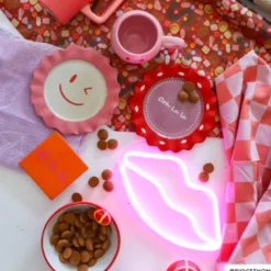 Neon LED lamp lippen - roze - 15x28x2 cm